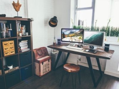 Stwórz idealne środowisko pracy: Wskazówki dotyczące wyboru biurka
